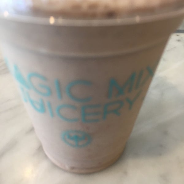 Photo taken at Magic Mix Juicery by Daisy on 8/24/2017