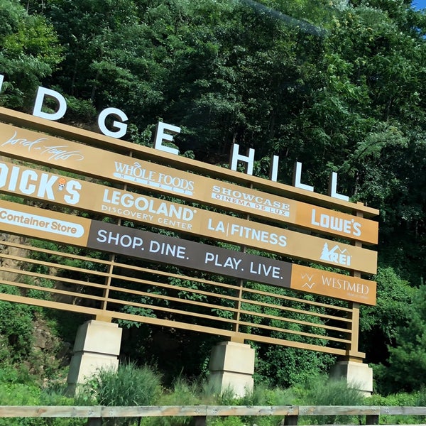 Foto tomada en Westchester&#39;s Ridge Hill  por Daisy el 8/9/2019