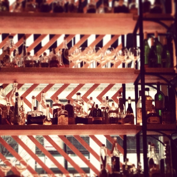 Foto tomada en General Assembly Restaurant &amp; Bar  por Adela M. el 4/24/2014