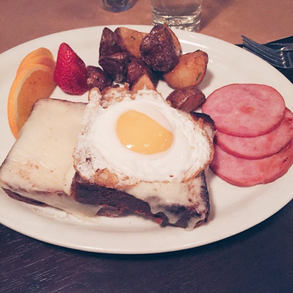 Madame crunch, a twist on the traditional croque madame