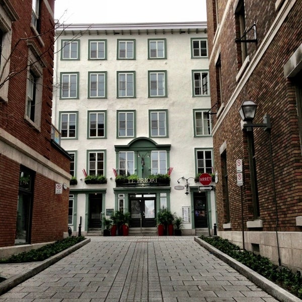 รูปภาพถ่ายที่ Hôtel Le Priori โดย Lash เมื่อ 6/9/2013