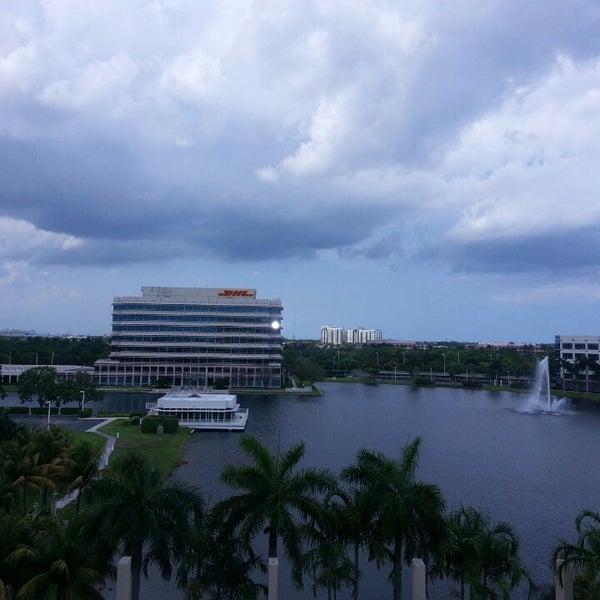 5/12/2013 tarihinde Leontineziyaretçi tarafından Renaissance Fort Lauderdale-Plantation Hotel'de çekilen fotoğraf