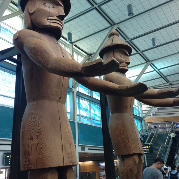 5/7/2013 tarihinde Song K.ziyaretçi tarafından Vancouver International Airport (YVR)'de çekilen fotoğraf