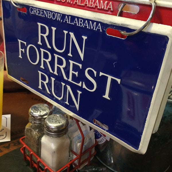 Photo taken at Bubba Gump Shrimp Co. by Luis C. on 10/3/2015