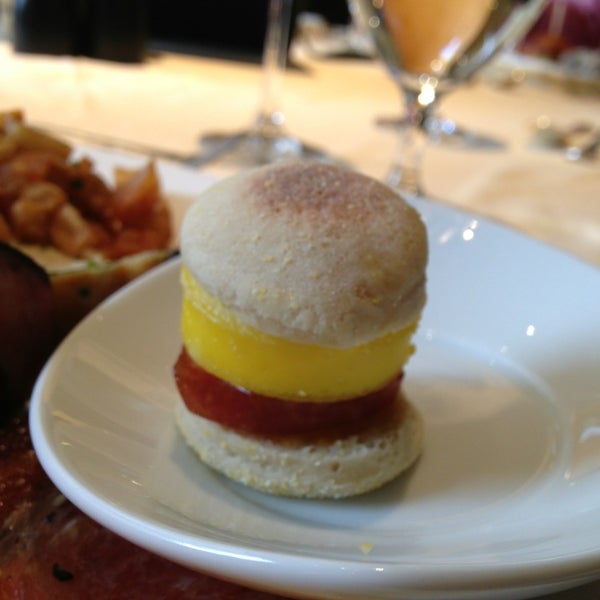 3/17/2013 tarihinde Dennis T.ziyaretçi tarafından Lacroix Restaurant at The Rittenhouse'de çekilen fotoğraf