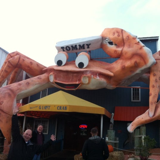 รูปภาพถ่ายที่ Giant Crab Seafood Restaurant โดย Randy A. เมื่อ 10/30/2012