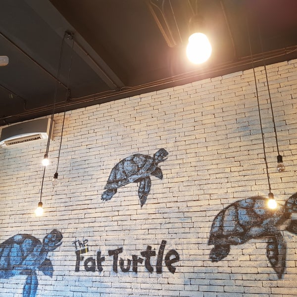 Photo taken at The Fat Turtle by Ri-on O. on 11/26/2017