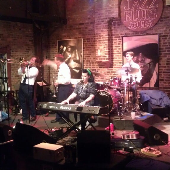 Foto tomada en BB&#39;s Jazz, Blues &amp; Soups  por Chris P. el 3/9/2013