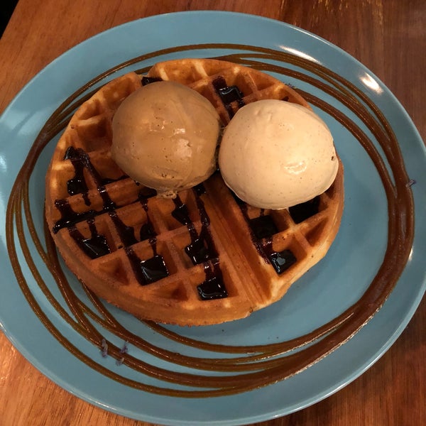 1/19/2018 tarihinde Yuen T.ziyaretçi tarafından FATCAT Ice Cream Bar'de çekilen fotoğraf