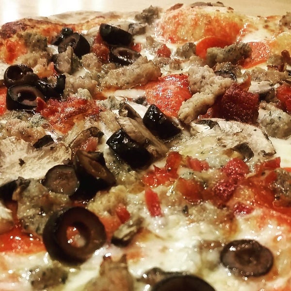 Foto scattata a MOD Pizza da Andrew il 11/29/2015