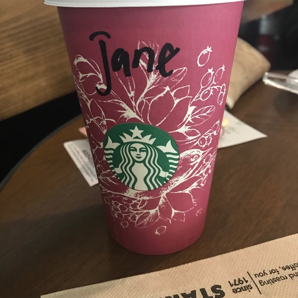 Снимок сделан в Starbucks пользователем Janey 1/10/2017