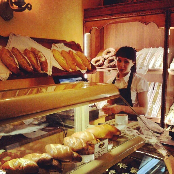 Снимок сделан в Французская пекарня &quot;Bon Ami&quot; пользователем Надежда М. 2/25/2013