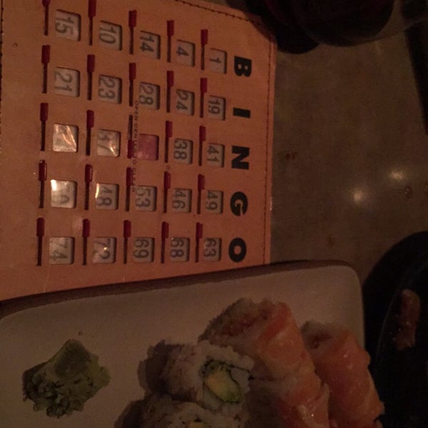 Foto tomada en Ace Wasabi&#39;s Rock-N-Roll Sushi  por Katie M. el 12/18/2014