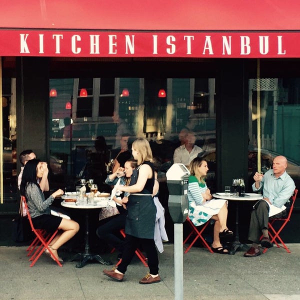 Das Foto wurde bei Kitchen Istanbul von ayca k. am 4/16/2016 aufgenommen