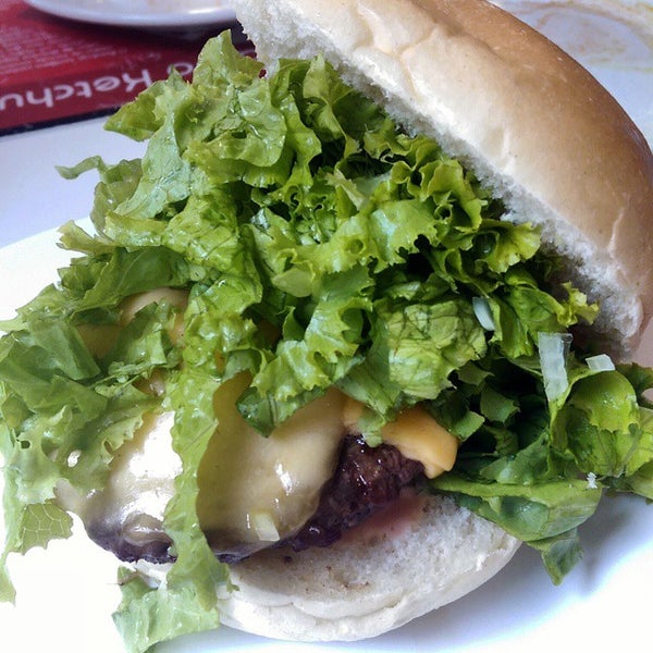 1/29/2015 tarihinde Viva Gastronomiaziyaretçi tarafından Mama&#39;s Burger'de çekilen fotoğraf