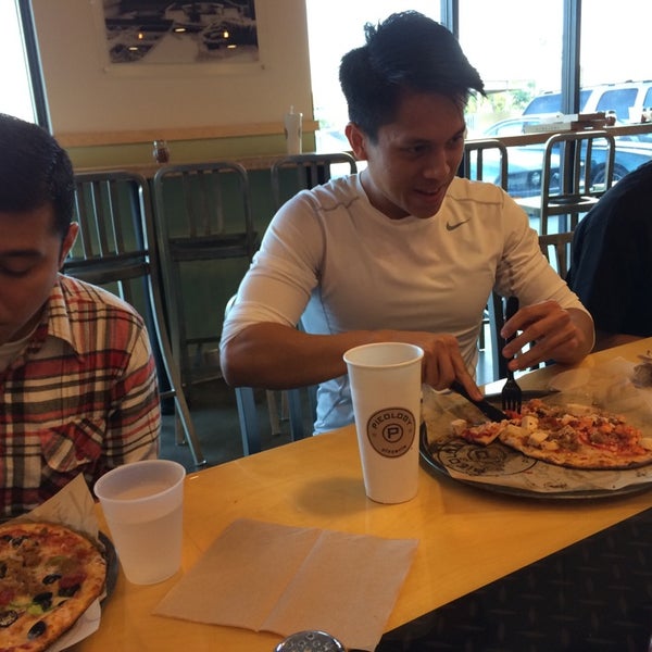 6/2/2014에 Brian B.님이 Pieology Pizzeria Balboa Mesa, San Diego, CA에서 찍은 사진
