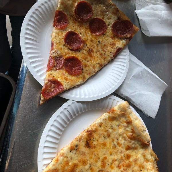 Foto tomada en Abbot&#39;s Pizza Company  por YOOHEE el 1/21/2019