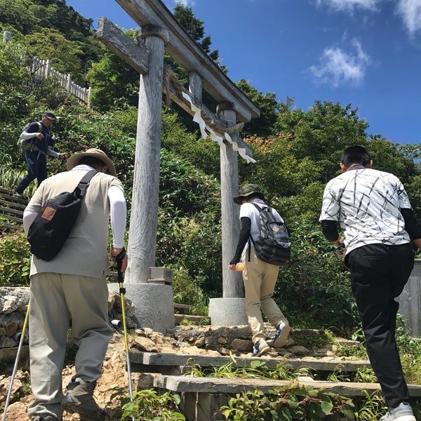 Fotos Em 石鎚山 二ノ鎖下 鳥居 Santuario