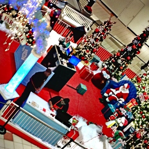 11/26/2012 tarihinde Ki T.ziyaretçi tarafından Southlake Mall'de çekilen fotoğraf