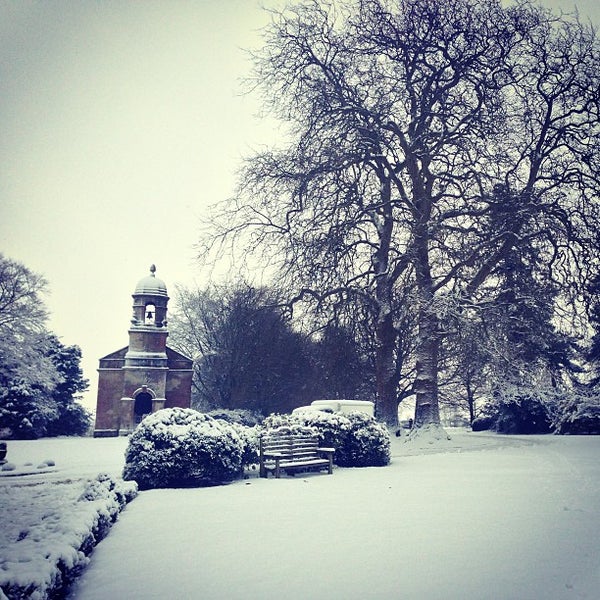 Foto diambil di Babington House oleh Ollie M. pada 1/18/2013