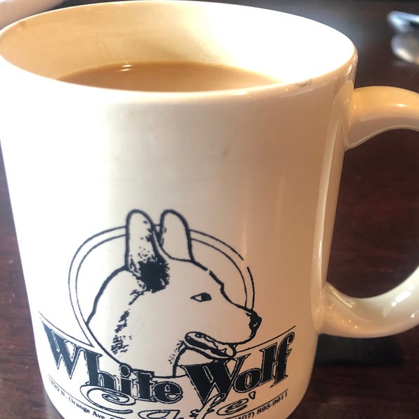 Foto tomada en White Wolf Cafe &amp; Bar  por Mayte ☀️🍹 el 8/23/2020