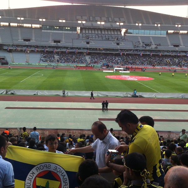 รูปภาพถ่ายที่ Atatürk Olimpiyat Stadyumu โดย Aydemir Y. เมื่อ 5/5/2013