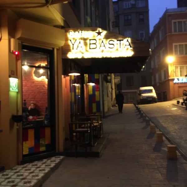 3/11/2017 tarihinde Aydemir Y.ziyaretçi tarafından Coffee Ya Basta'de çekilen fotoğraf