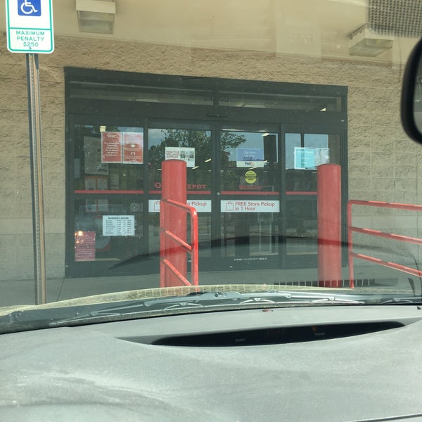 Office Depot Greensboro'da Ofis Malzemeleri Mağazası