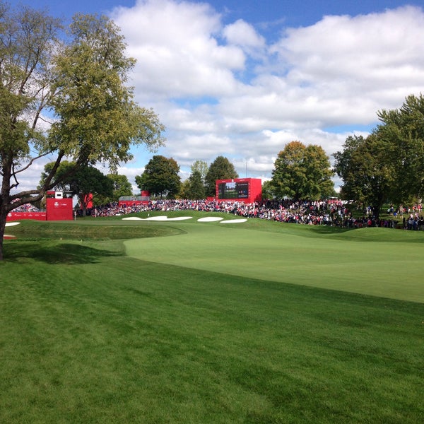 รูปภาพถ่ายที่ Hazeltine National Golf Club โดย K K. เมื่อ 9/29/2016