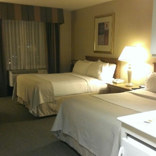 Photo taken at Holiday Inn Anaheim-Resort Area by Lee H. on 12/4/2013