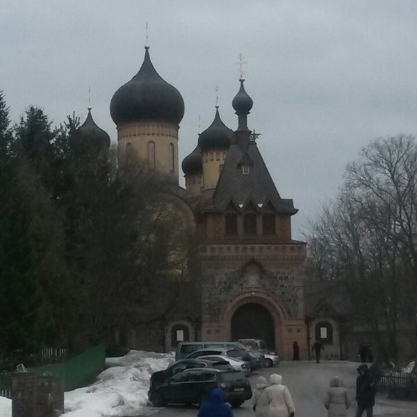 Пюхтицкий монастырь собор интерьер