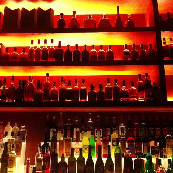 11/23/2012 tarihinde Anders C.ziyaretçi tarafından Yuan Oyster &amp; Cocktail Lounge'de çekilen fotoğraf