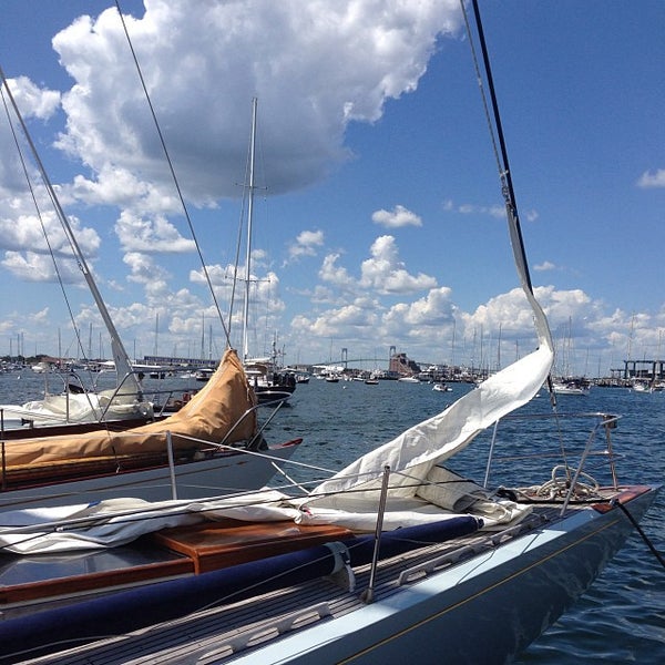 Foto tomada en Newport Yachting Center  por 12 Meter Charters el 7/23/2015