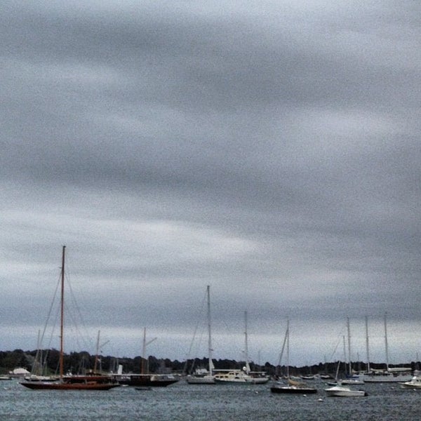 Снимок сделан в Newport Yachting Center пользователем 12 Meter Charters 9/28/2012