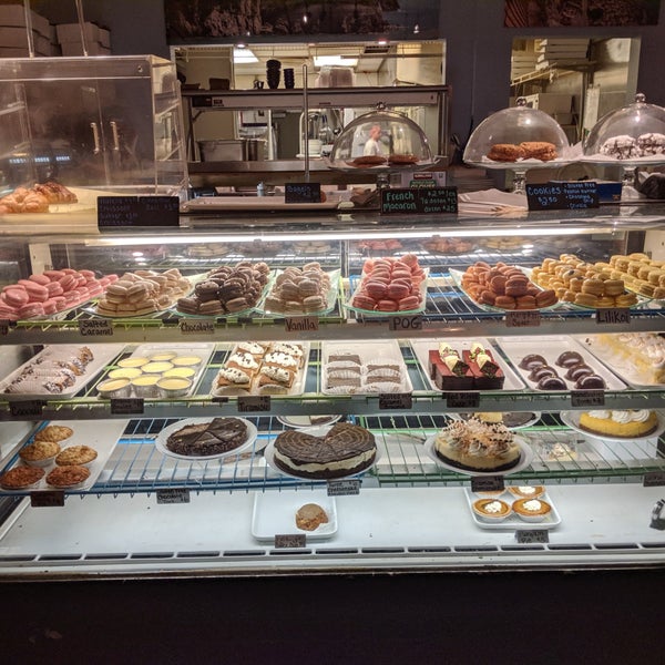 Photo taken at Fabiani&#39;s Bakery &amp; Pizzeria by Nick S. on 11/9/2019