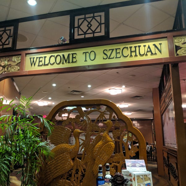 Das Foto wurde bei Szechuan Restaurant von Nick S. am 1/3/2019 aufgenommen