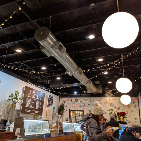 12/27/2019 tarihinde Nick S.ziyaretçi tarafından Cloud City Ice Cream'de çekilen fotoğraf