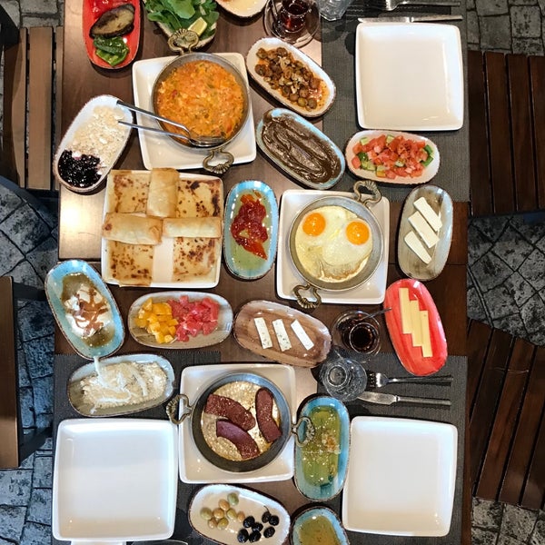 2/3/2018 tarihinde Mehmet B.ziyaretçi tarafından Ramazan Bingöl Köfte &amp; Steak'de çekilen fotoğraf
