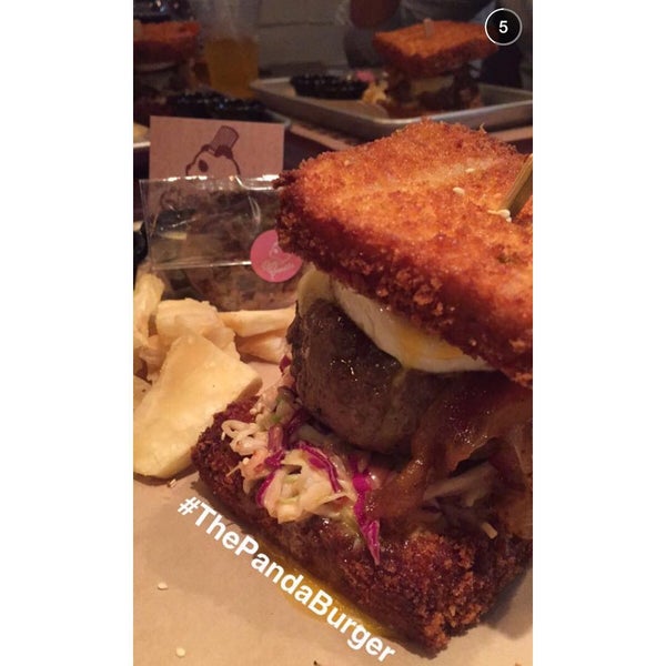 8/9/2015に@chefpanditaがMustard&#39;s Burger Shop &amp; Grillで撮った写真