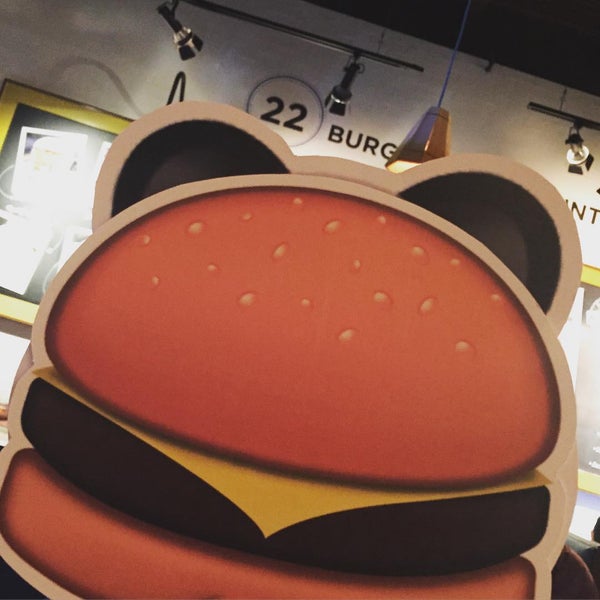 รูปภาพถ่ายที่ Mustard&#39;s Burger Shop &amp; Grill โดย @chefpandita เมื่อ 8/3/2015