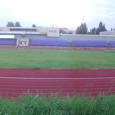 Манеж нефтяник. Стадион сибгуфк омск. Манеж нефтяник. Спортивный комплекс сибирский нефтяник омск. Манеж нефтяник.