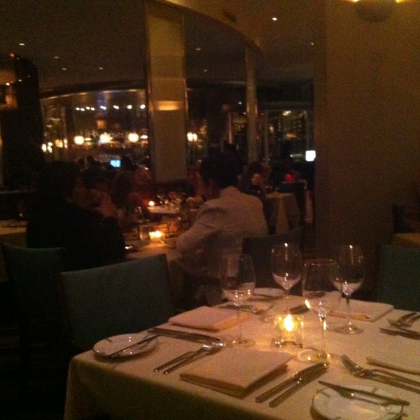 Foto diambil di 701 Restaurant oleh Lee A. pada 8/24/2013