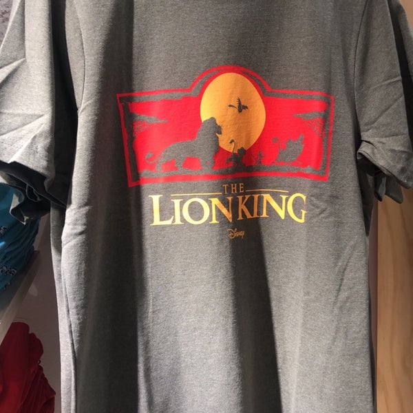 pull and bear lion king shirt