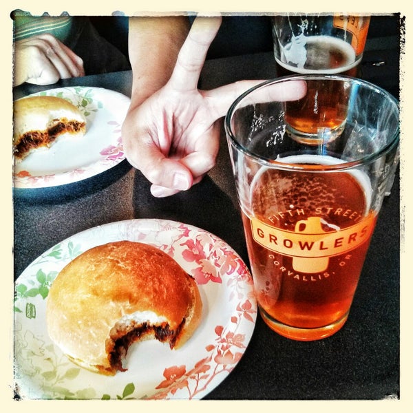 Fifth Street Growlers Bar