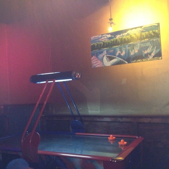 11/16/2012 tarihinde Karla M.ziyaretçi tarafından Buttermilk Bar'de çekilen fotoğraf