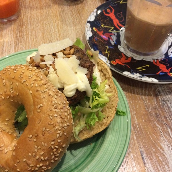 Delicious chai latte and mushroom burger 👌