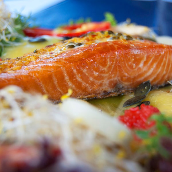 Platos de muy buena talla llenos de una muy buena cocina la Klaus Frind. Una opción acertada para degustar platos diseñados para compartir. el pescado ahumado es nuestra recomendación.