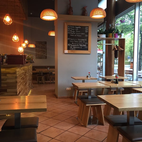 Linh Linh Vietnamese Food & Sushi Sushi Restaurant in Berlin