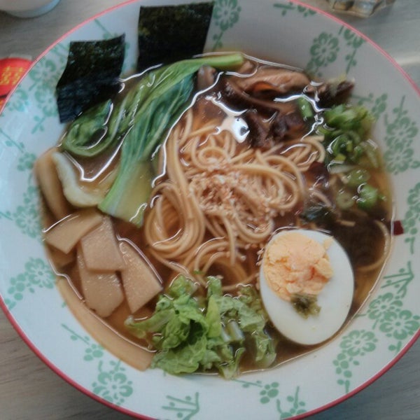 Photo taken at Ramen Noedelbar by Thomas W. on 6/27/2013