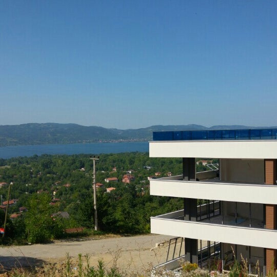 Foto tirada no(a) Sapanca Hills Residence por Yener S. em 6/20/2016